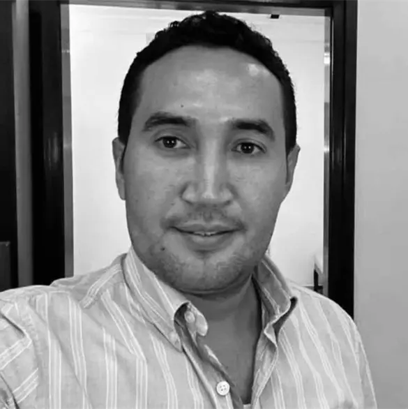 Asesinan a balazos a Arturo Marín, aspirante de Morena en Guerrero; su esposa resulta herida Asesinan a balazos a Arturo Marín, aspirante de Morena en Guerrero; su esposa resulta herida
