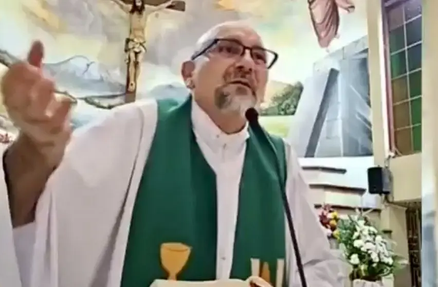 Los hechos ocurrieron en plena transmisión en vivo de la misa. SS