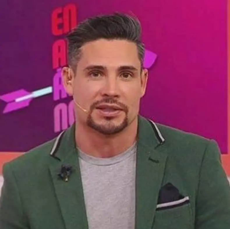En 2013, más de una década después de su debut en televisión, el actor llegó al cine con el personaje de Salomón Gaytán en la película 'Las armas del alba'.