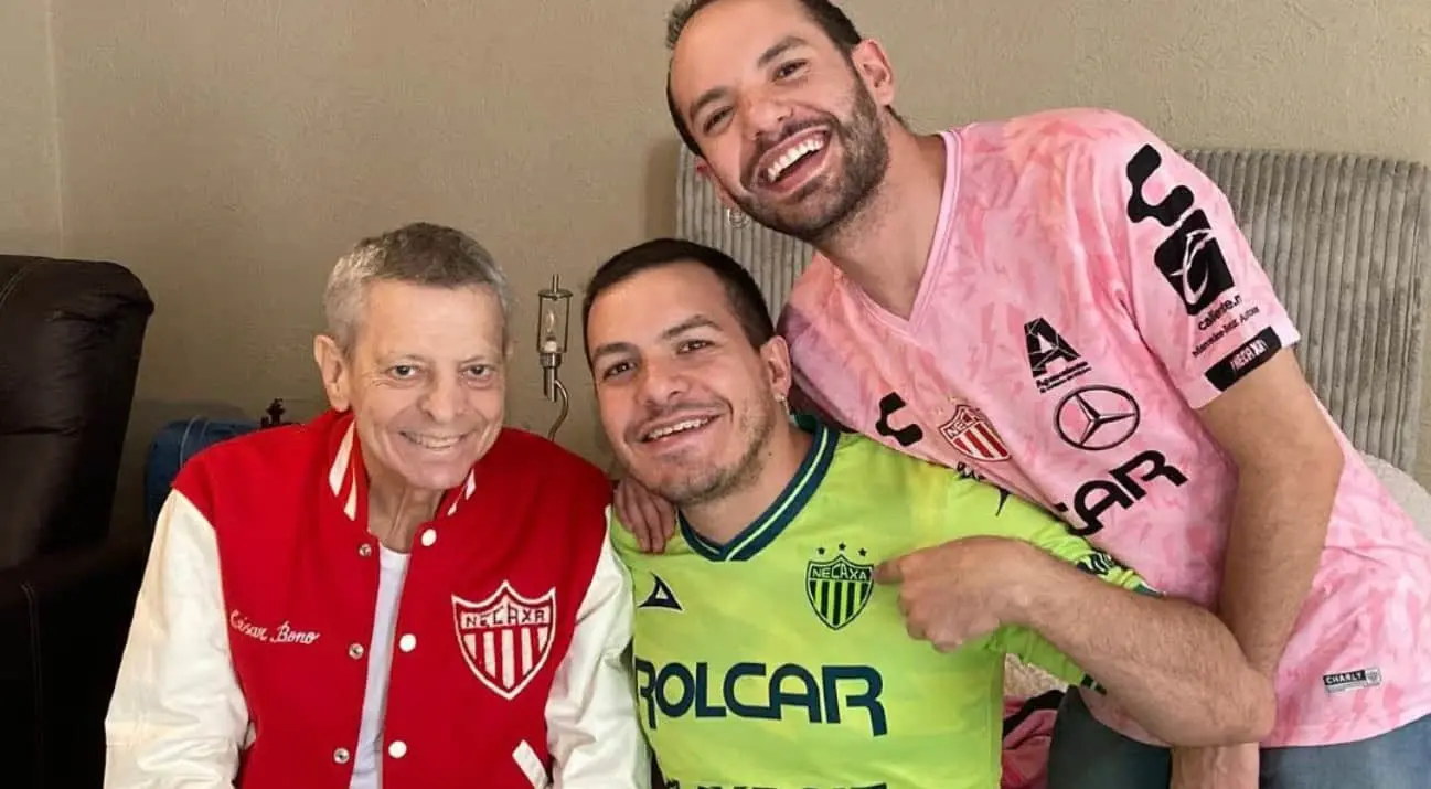  César Bono con sus hijos 