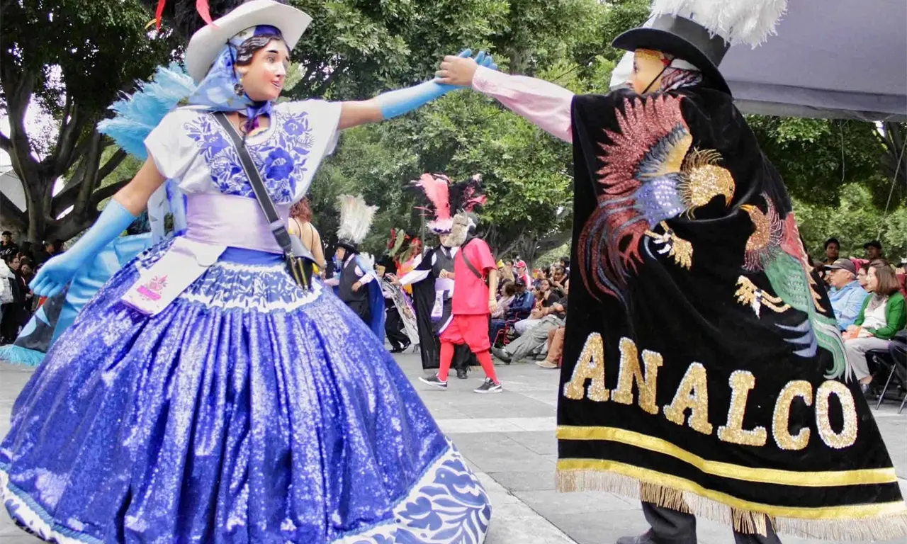  La actividad llevó al Centro Histórico distintas expresiones del patrimonio local, desde técnicas artesanales y propuestas gastronómicas hasta música y actividades culturales. 