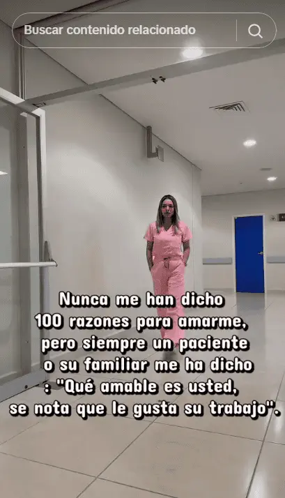 En la descripción del clip, la doctora escribió: RRSS.