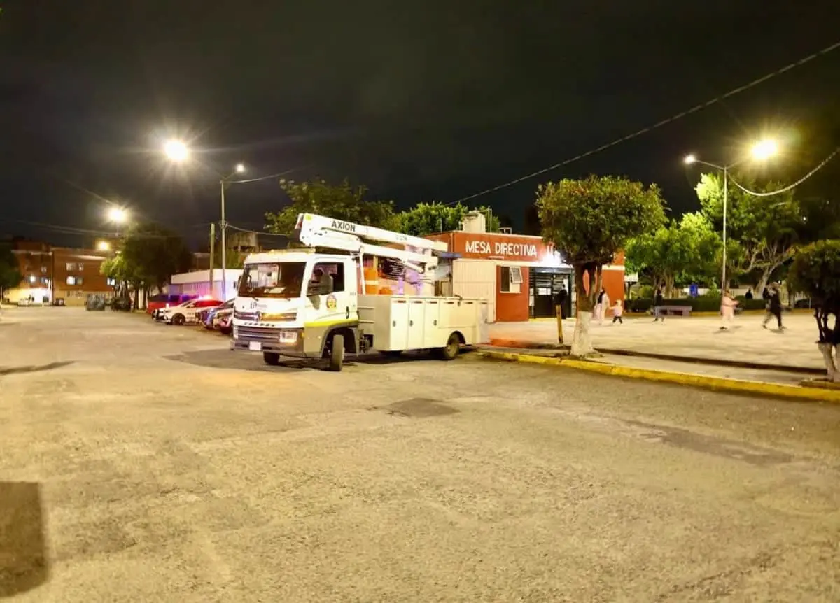 Qué obras de alumbrado y mantenimiento de parques se realizaron en Infonavit San Bartolo. Gobierno de la Ciudad.