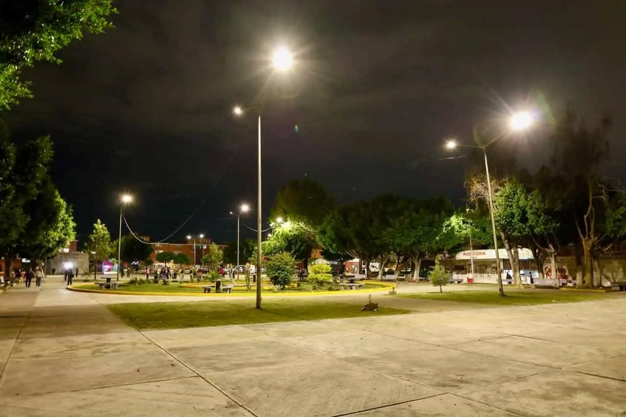  Guía de mejoras en Infonavit San Bartolo: nuevas luminarias LED y poda de áreas verdes. 