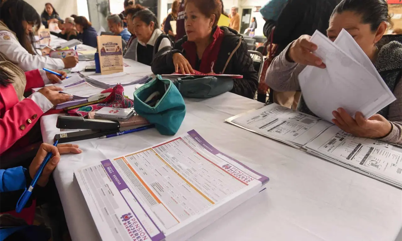  Este programa entrega un apoyo económico a mujeres que cumplen determinadas condiciones. 