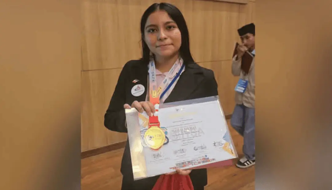 Ángela Karime, estudiante de 16 años originaria de Tamaulipas, ganó una medalla de oro en Indonesia por desarrollar un extintor acústico. Especial