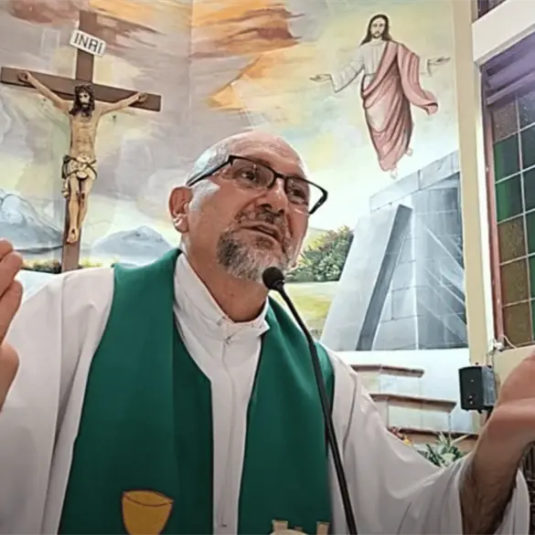 Feligresa testigo del fallecimiento revela por qu&eacute; se habr&iacute;a ca&iacute;do la cruz sobre el padre Patricio