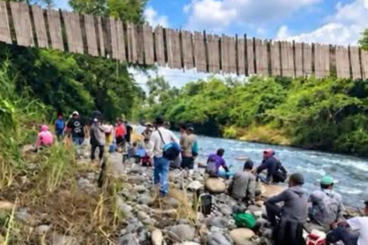  Tres trabajadores de Citrofrut caen a río tras colapso de puente 