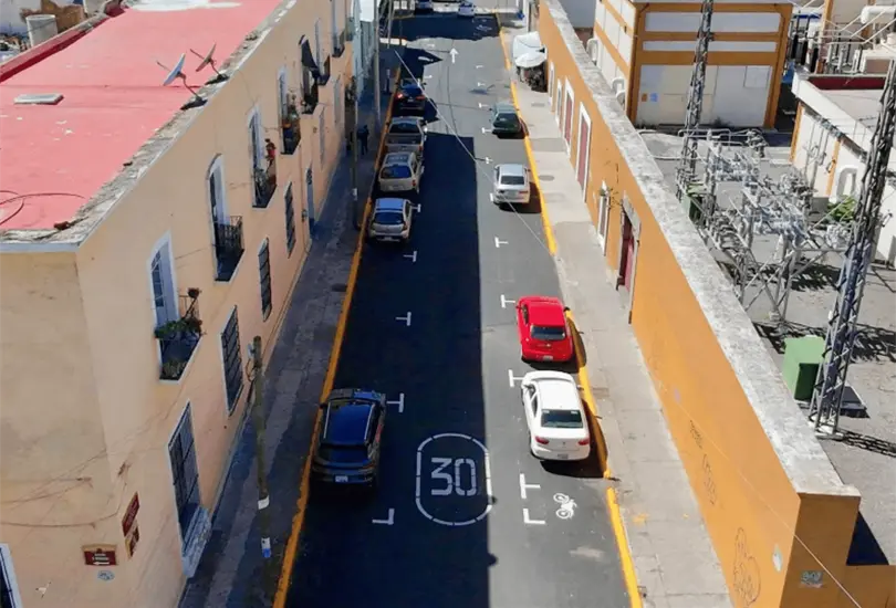 La entrega de las calles busca facilitar los desplazamientos, mejorar la conexión entre zonas y contribuir a la conservación de la imagen urbana de este barrio histórico.
