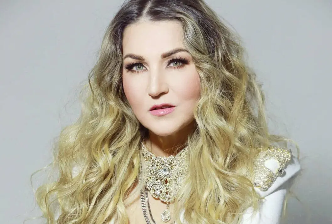 La cantante se ha casado en tres ocasiones. Su divorcio más reciente con Cruz Martínez se dio luego de que la cantante lo denunciara por violencia familiar.