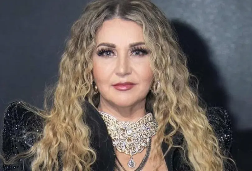 Alicia Villarreal es una cantante mexicana reconocida por su trayectoria en la música regional mexicana.