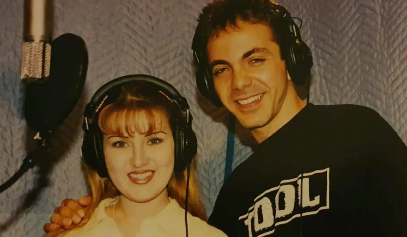 Su carrera profesional comenzó en 1992, cuando se convirtió en vocalista de Grupo Límite. La agrupación alcanzó popularidad durante la década de los noventa y logró posicionarse entre los referentes de la música norteña.<br>