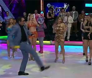 Ya ven lo que acaban de provocar: Chavana patea dron y le cae en la cara a una modelo Ya ven lo que acaban de provocar: Chavana patea dron y le cae en la cara a una modelo