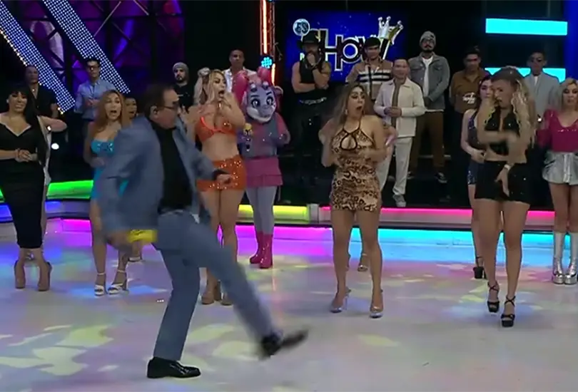 Chavana golpea a modelo por accidente