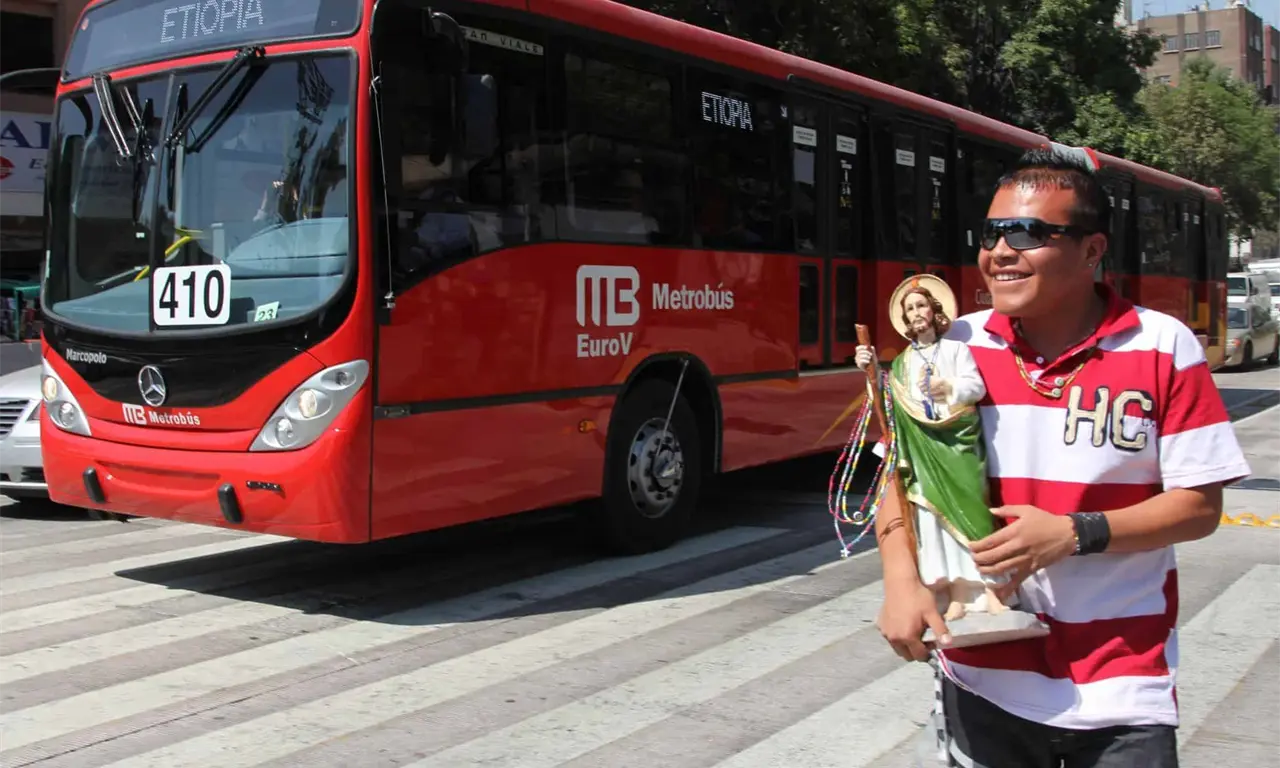  Los ajustes al transporte público responden a las movilizaciones religiosas relacionadas con la festividad. 