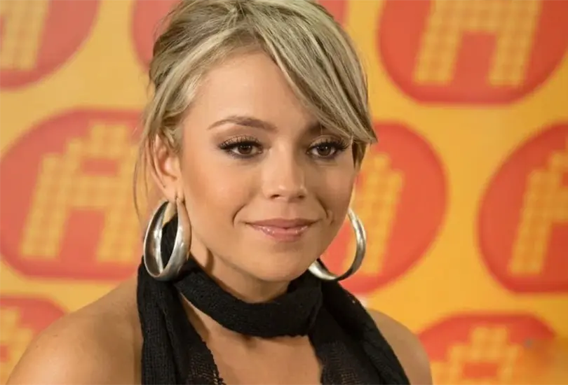 María Fernanda Alvo es una cantante mexicana que se dio a conocer en 2008, cuando se convirtió en la ganadora de la sexta generación de La Academia, reality show musical de TV Azteca. María Fernanda Alvo es una cantante mexicana que se dio a conocer en 2008, cuando se convirtió en la ganadora de la sexta generación de La Academia, reality show musical de TV Azteca.