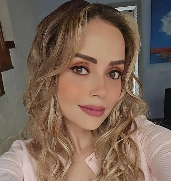 Desde entonces, María Fernanda ha continuado presentándose con la Sonora Santanera de Carlos Colorado en distintos escenarios y ciudades del país, manteniendo su actividad como cantante. Desde entonces, María Fernanda ha continuado presentándose con la Sonora Santanera de Carlos Colorado en distintos escenarios y ciudades del país, manteniendo su actividad como cantante.