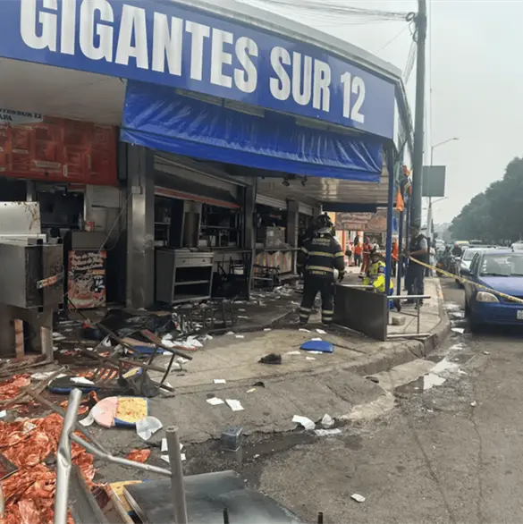 Conductor choca contra local de Tortas Gigantes Sur 12 y deja una mujer muerta y cuatro heridos Conductor choca contra local de Tortas Gigantes Sur 12 y deja una mujer muerta y cuatro heridos