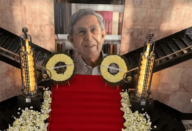Entre aplausos, flores y m&uacute;sica, familiares, pol&iacute;ticos y ciudadanos se reunieron en Bellas Artes para darle el &uacute;ltimo adi&oacute;s a Cuauht&eacute;moc C&aacute;rdenas, una figura clave de la izquierda mexicana.